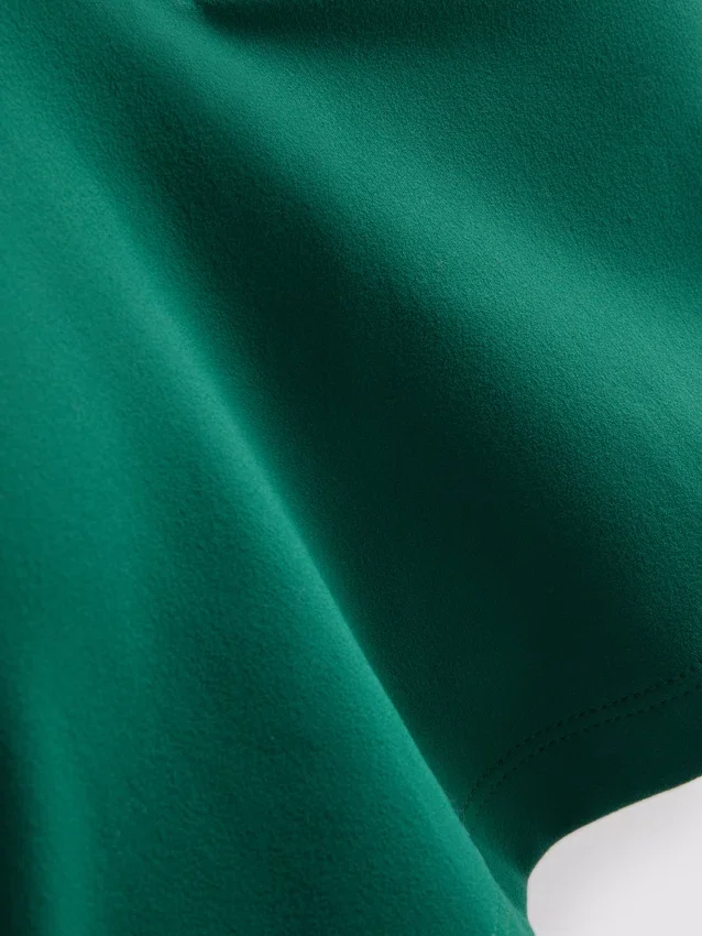 Kort sportshirt met V-hals