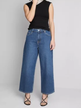Korte denimjeans met wijde pijpen