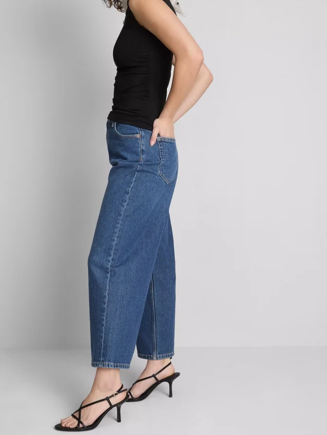 Korte denimjeans met wijde pijpen