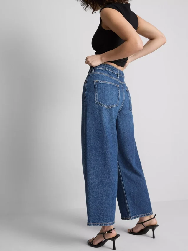 Korte denimjeans met wijde pijpen