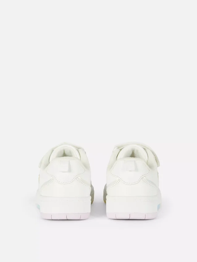 Lage sneakers met hartjes