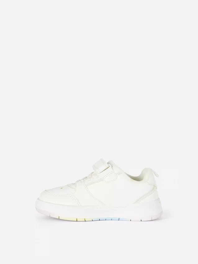 Lage sneakers met hartjes