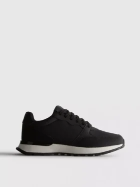 Lage sportschoenen