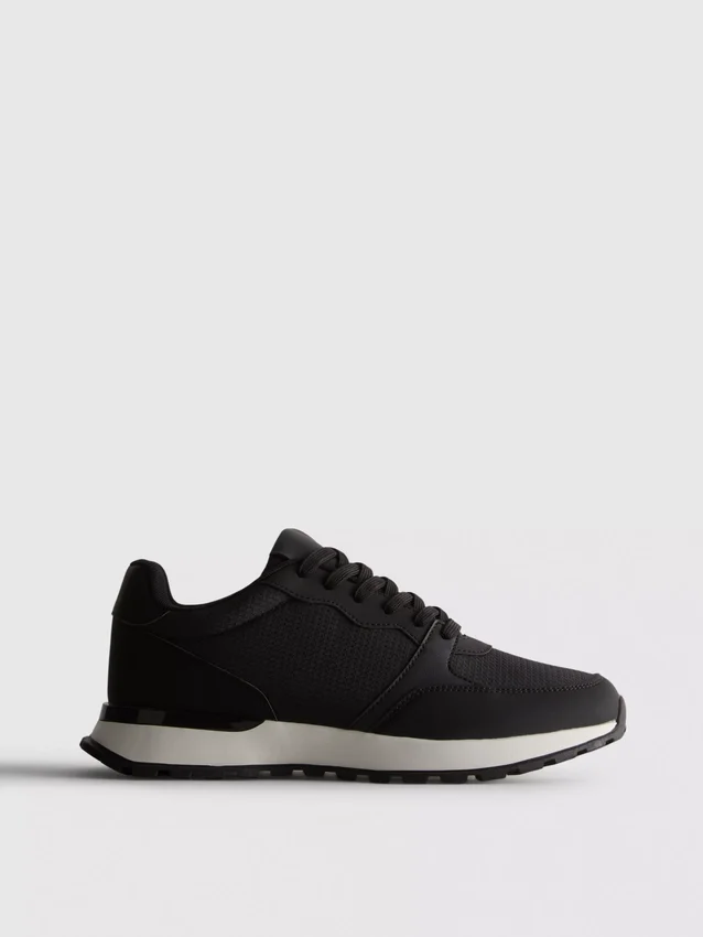 Lage sportschoenen