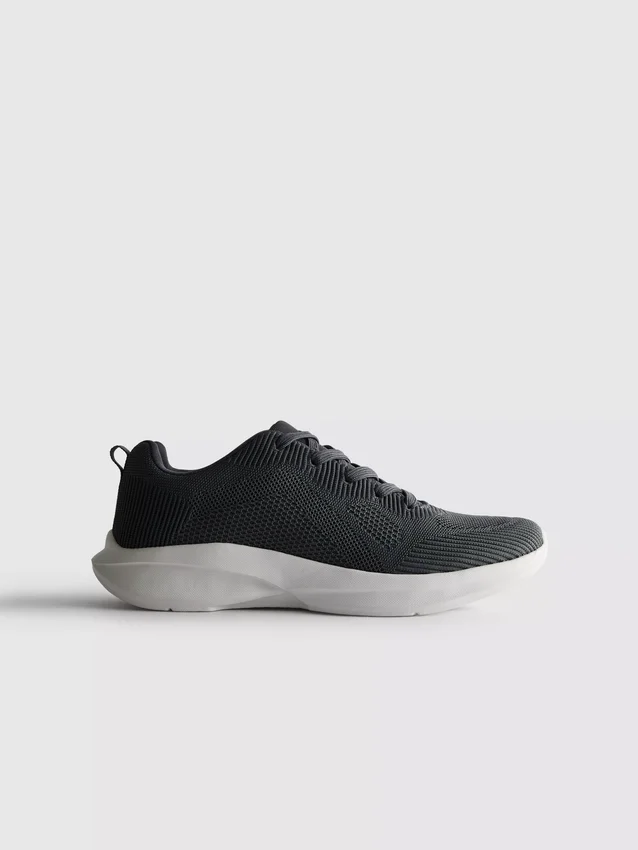 Lage sportschoenen