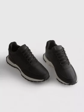 Lage sportschoenen