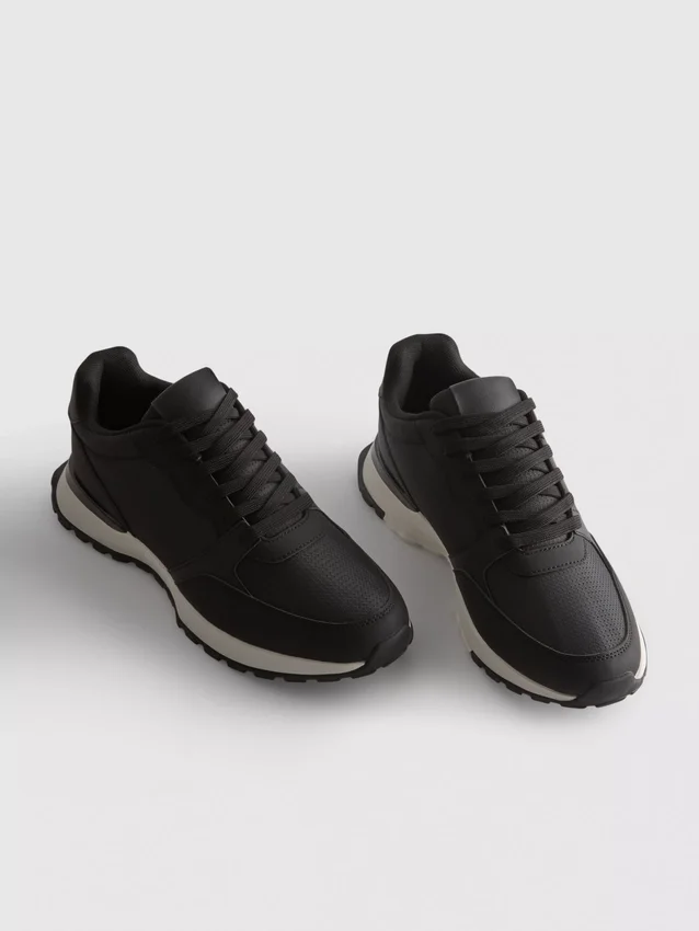 Lage sportschoenen