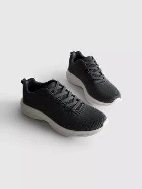 Lage sportschoenen