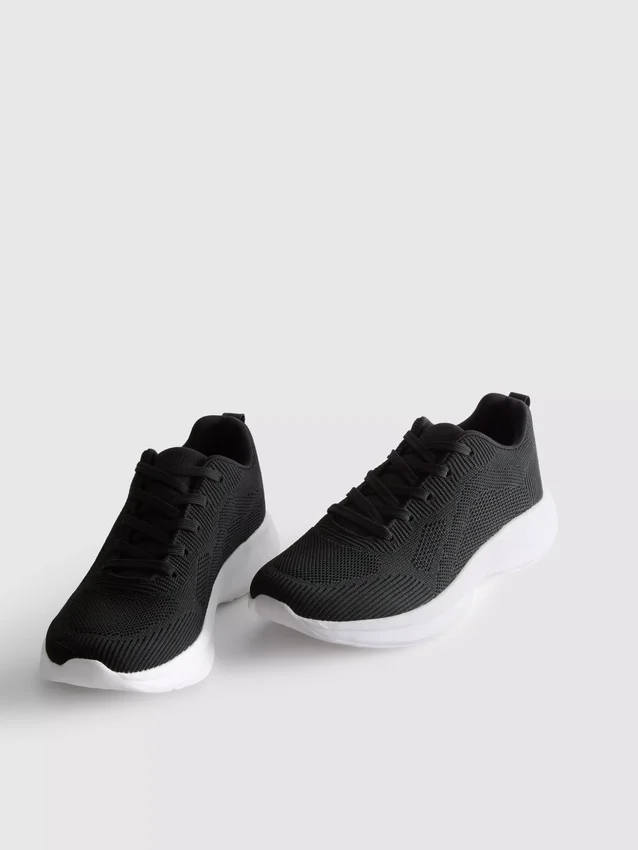 Lage sportschoenen