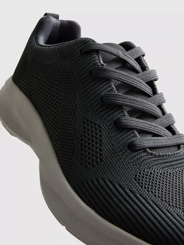 Lage sportschoenen