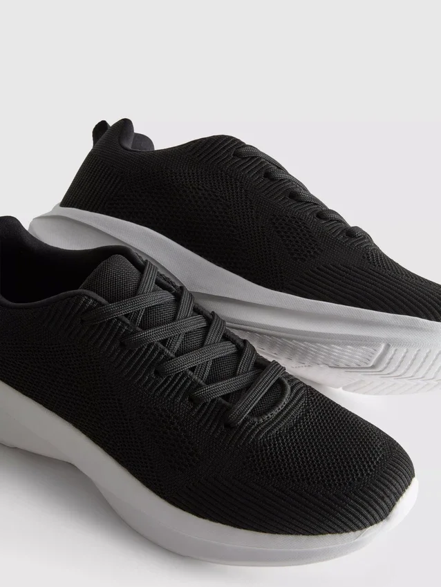 Lage sportschoenen