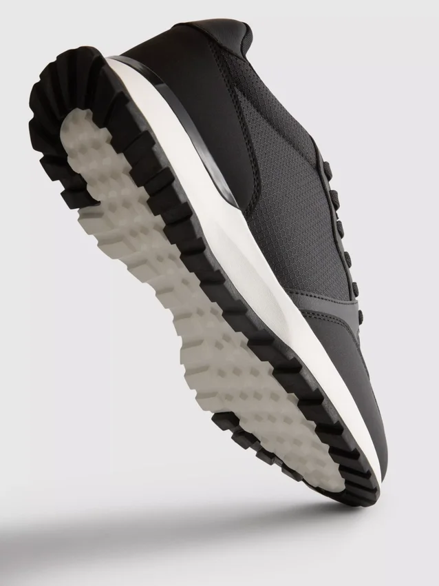 Lage sportschoenen