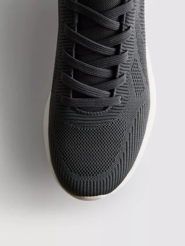Lage sportschoenen