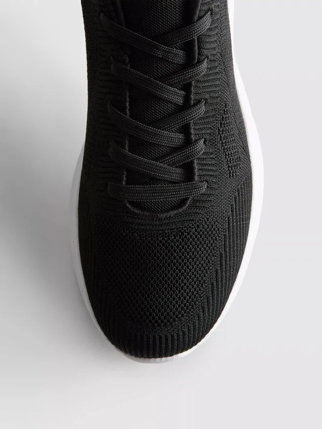 Lage sportschoenen