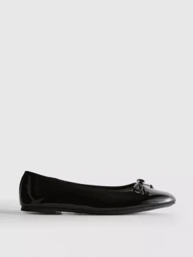 Lakballerina’s met platte schoenen
