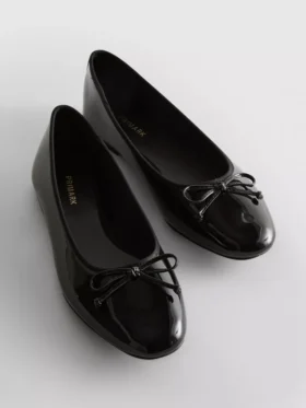 Lakballerina’s met platte schoenen