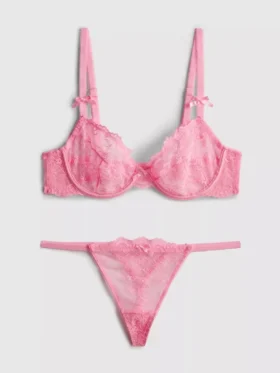 Lingerieset met beugels en kant
