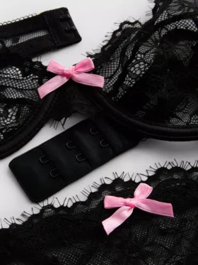Lingerieset met beugels en kant