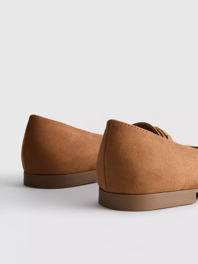 Loafers met brede pasvorm en lage neus