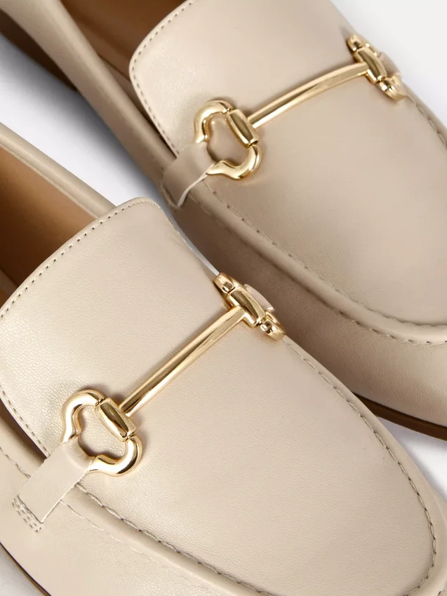 Loafers van imitatieleer met trensdetails