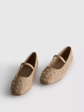 Mary Janes met studs