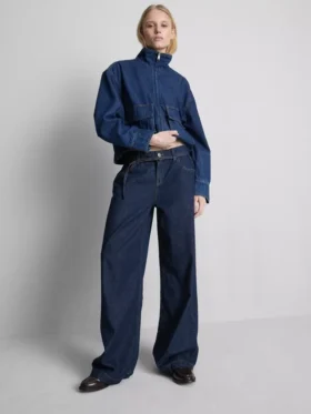 Mid-rise jeans met brede pijpen en riemen