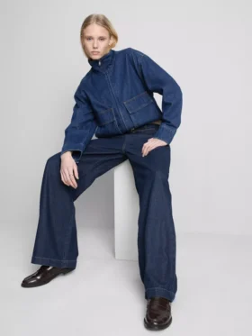 Mid-rise jeans met brede pijpen en riemen
