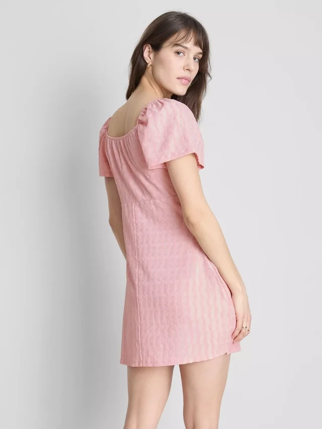 Mini-jurk met gekreukelde kapmouwtjes