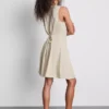 Mouwloze mini-jurk met V-hals