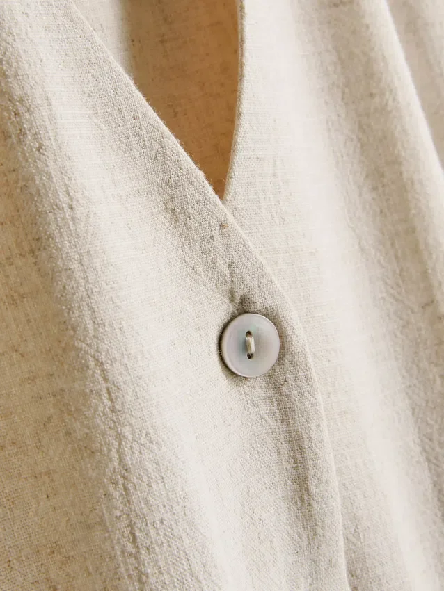 Mouwloze mini-jurk met V-hals