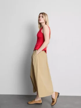 Mouwloze top met V-hals en peplum