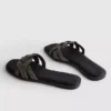 Muiltjes met strass-steentjes als versiering op de zolen van sandalen