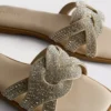 Muiltjes met strass-steentjes als versiering op de zolen van sandalen