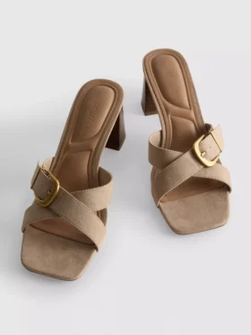 Mule-sandalen met blokhak en gesp