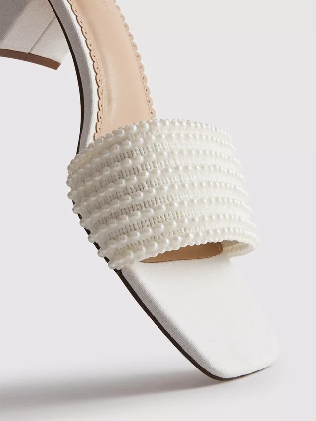 Mule-sandalen met blokhak en imitatieparels
