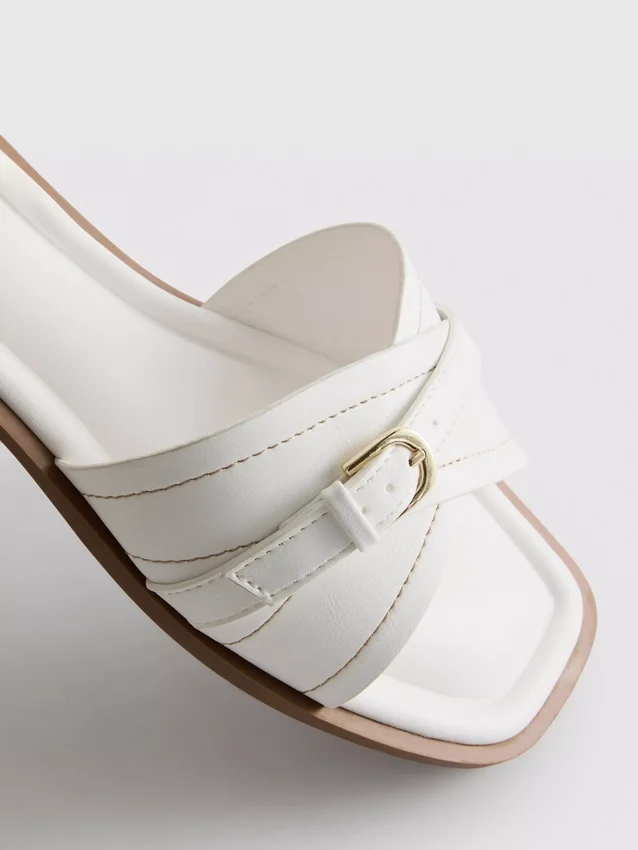 Mule-sandalen met gesp