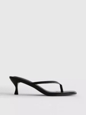 Mule-sandalen met teenriempje en hakken