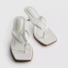 Mule-sandalen met teenriempje en hakken