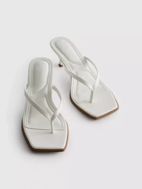 Mule-sandalen met teenriempje en hakken