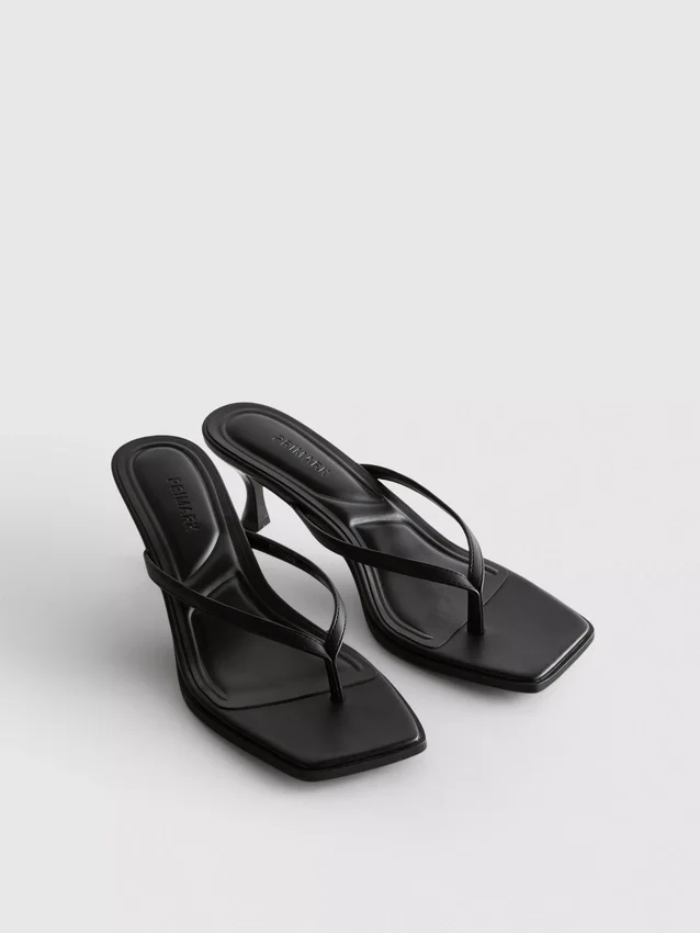 Mule-sandalen met teenriempje en hakken