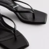 Mule-sandalen met teenriempje en hakken