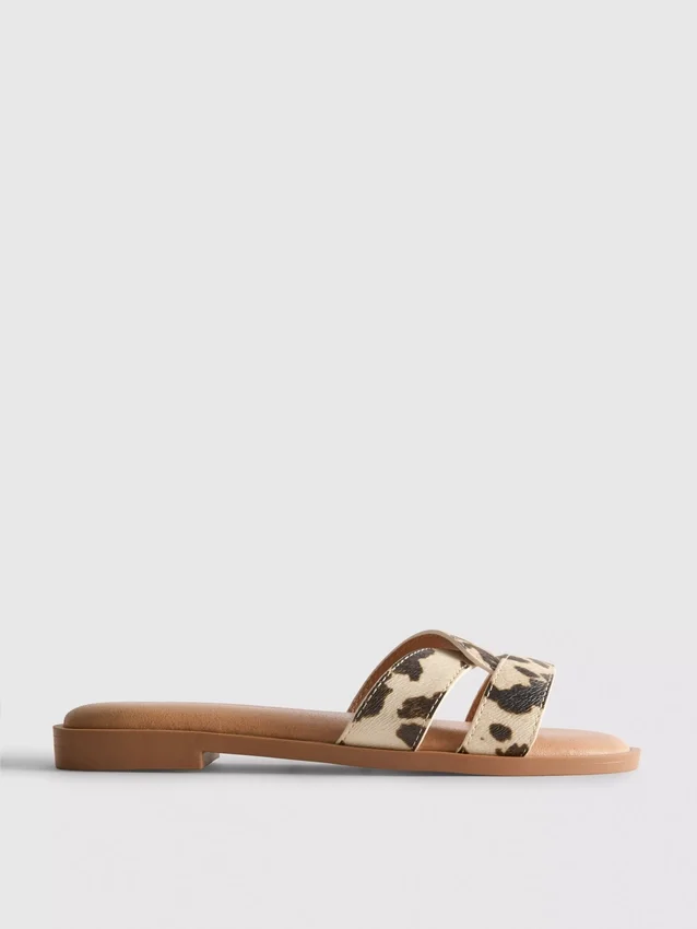 Mules met gekruiste bandjes