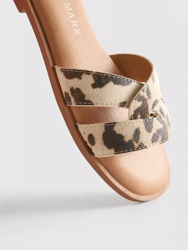 Mules met gekruiste bandjes