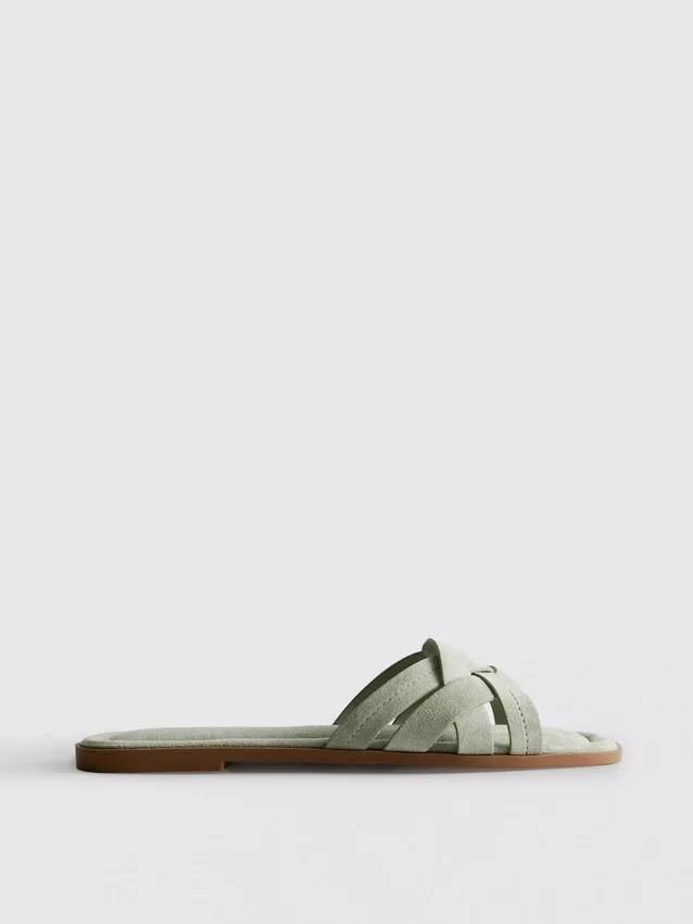 Mules met geweven bandjes