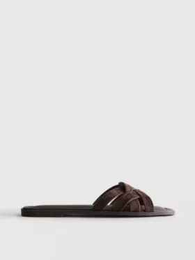 Mules met geweven bandjes
