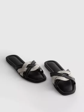 Mules met geweven bandjes