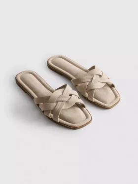 Mules met geweven bandjes
