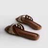 Mules met geweven bandjes