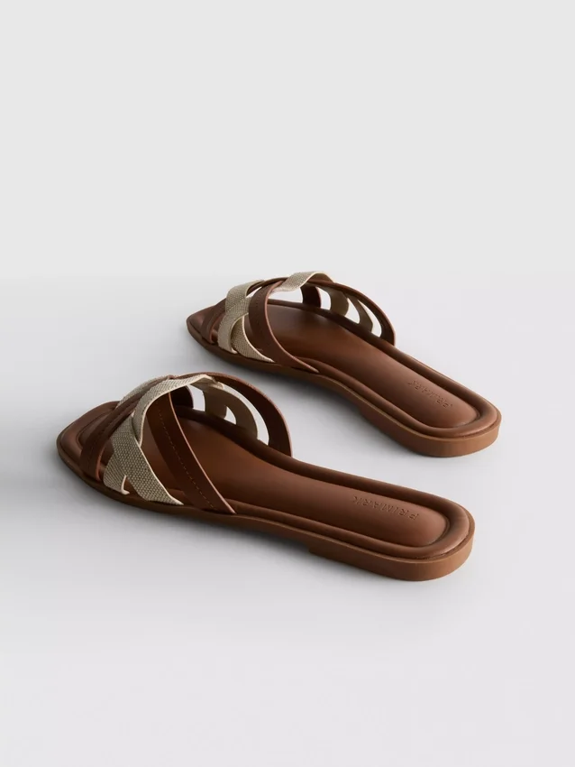 Mules met geweven bandjes
