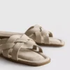 Mules met geweven bandjes